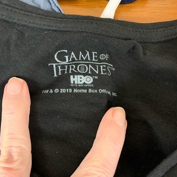 Game of thrones T shirt scoop neck 19 in pit pit length 23 in HBO fantasy - Picture 2 of 6